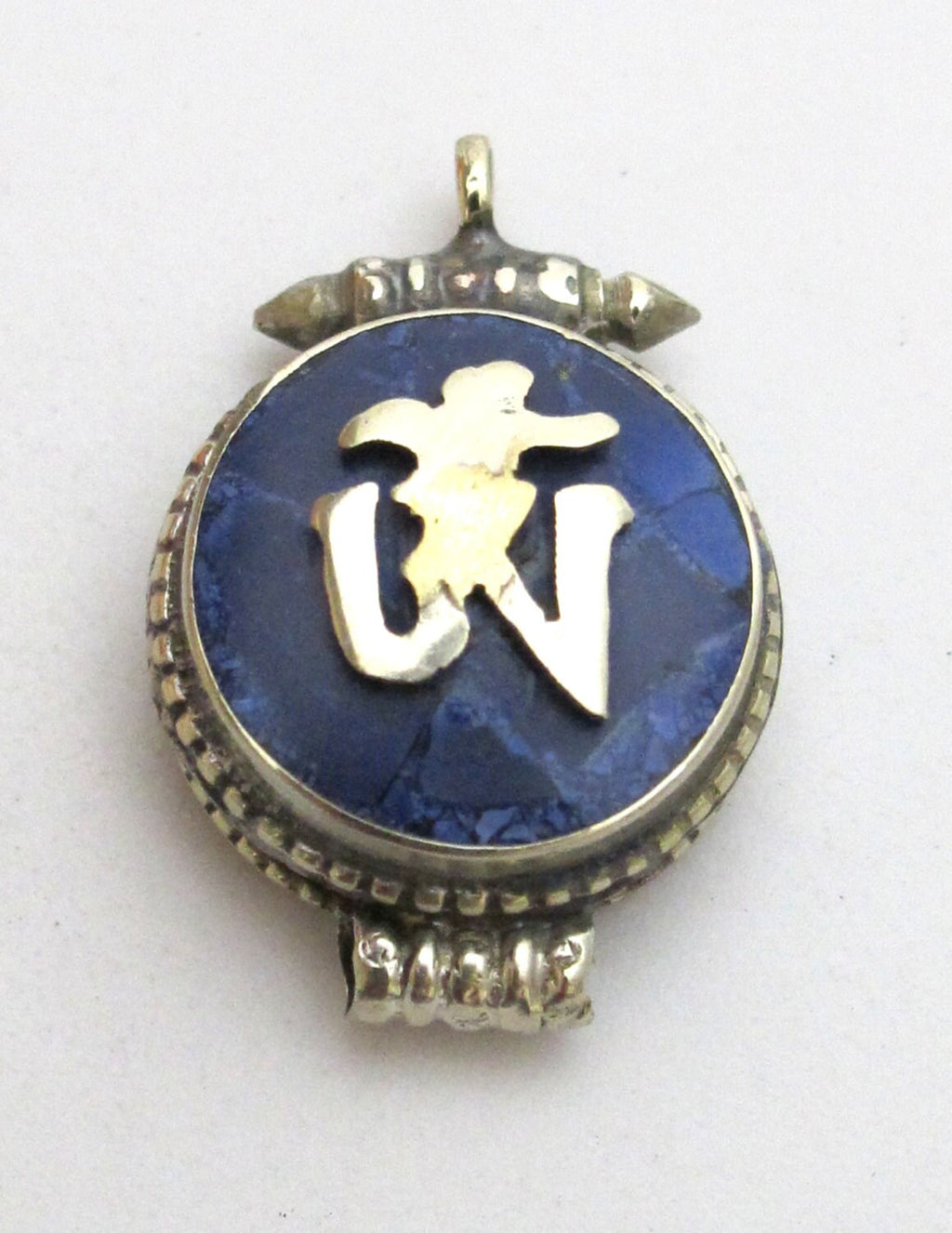 Small size Tibetan Ghau prayer box Om pendant with lapis inlay - PM151C