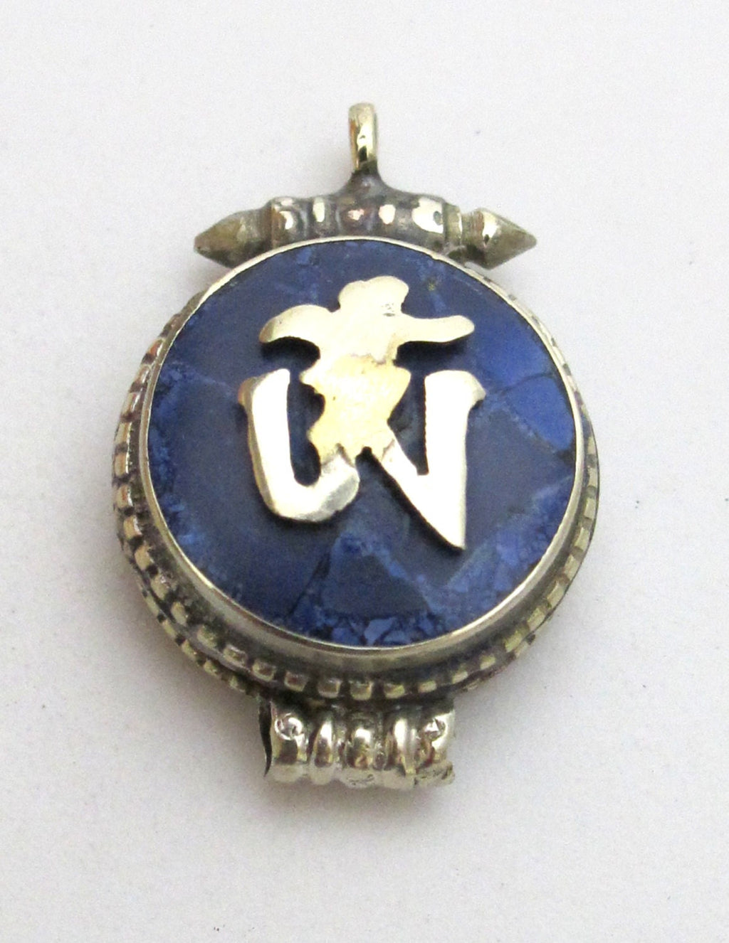 Small size Tibetan Ghau prayer box Om pendant with lapis inlay - PM151C