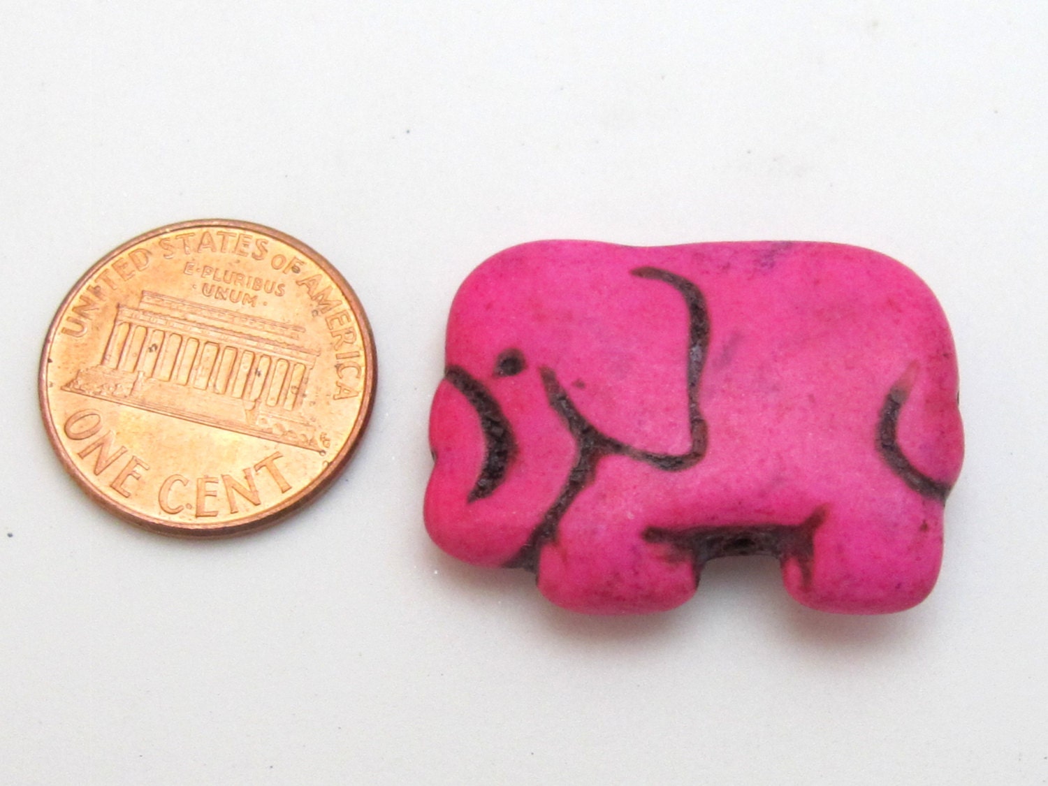 Pink howlite elephant shape bead pendant - GM242A