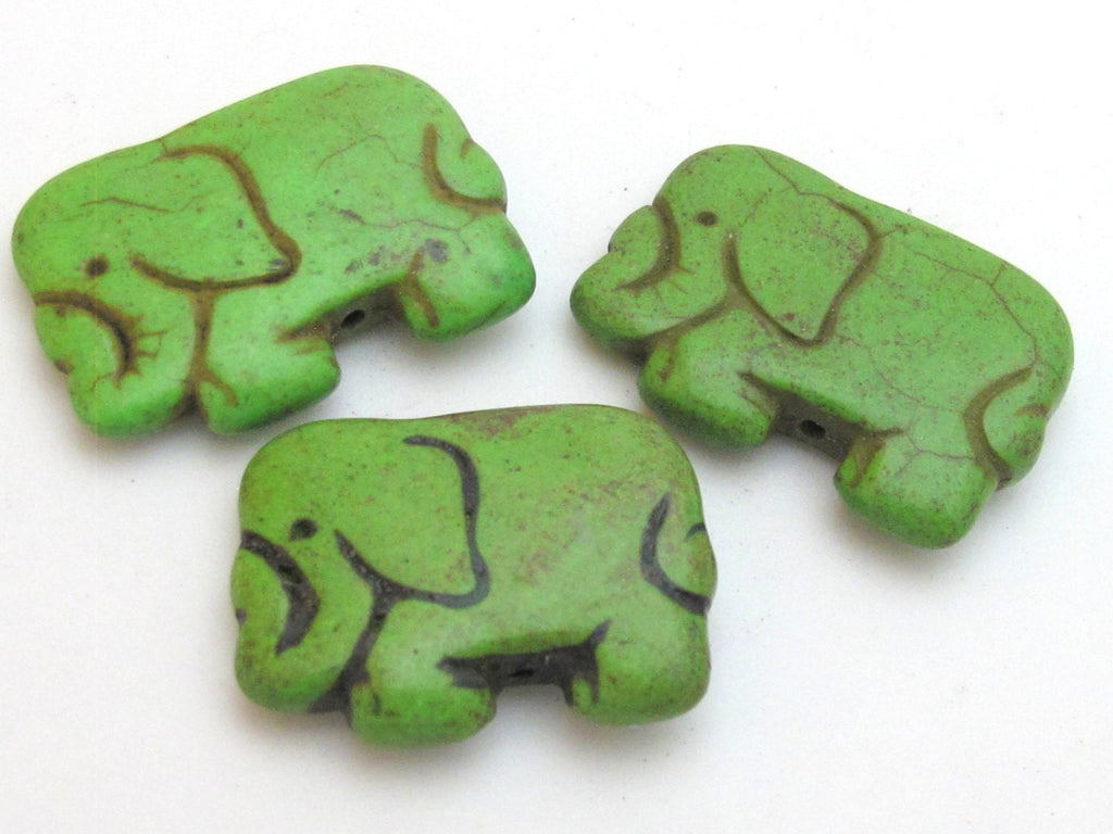 Green howlite elephant shape bead pendant - 1 bead - GM242D