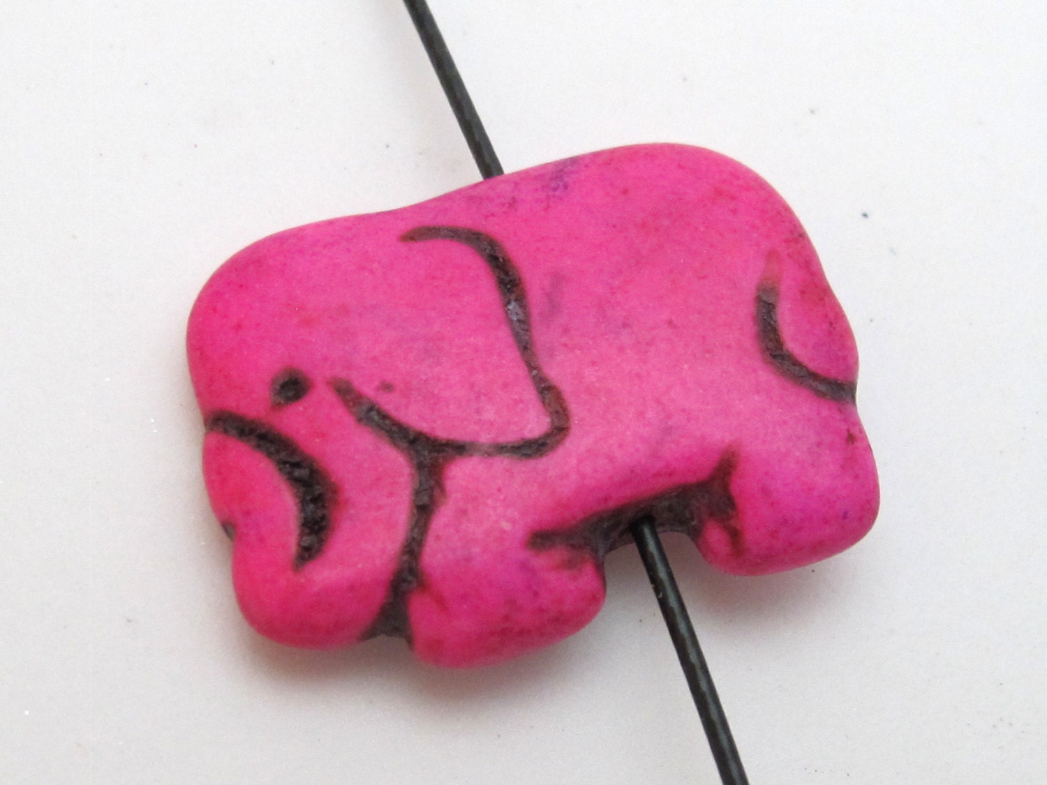 Pink howlite elephant shape bead pendant - GM242A