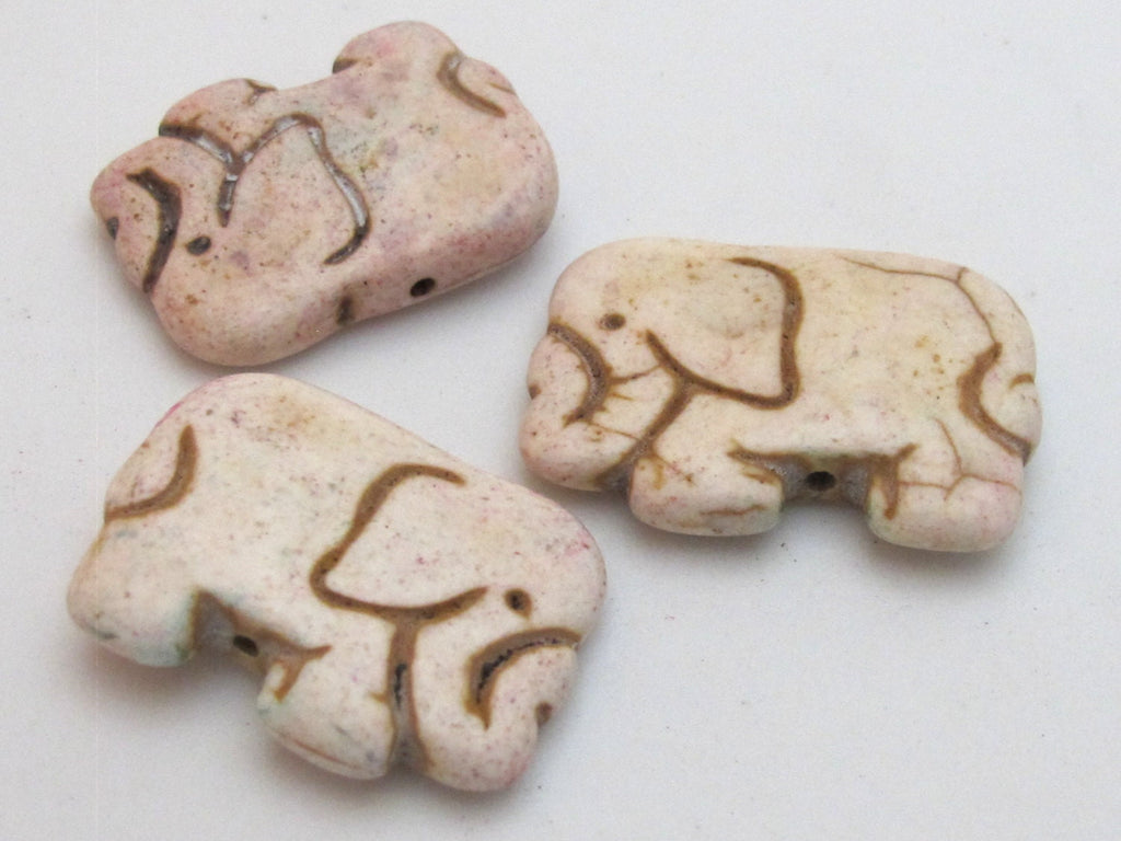 Cream Pinkish color howlite elephant shape bead pendant - 1 bead - GM242F
