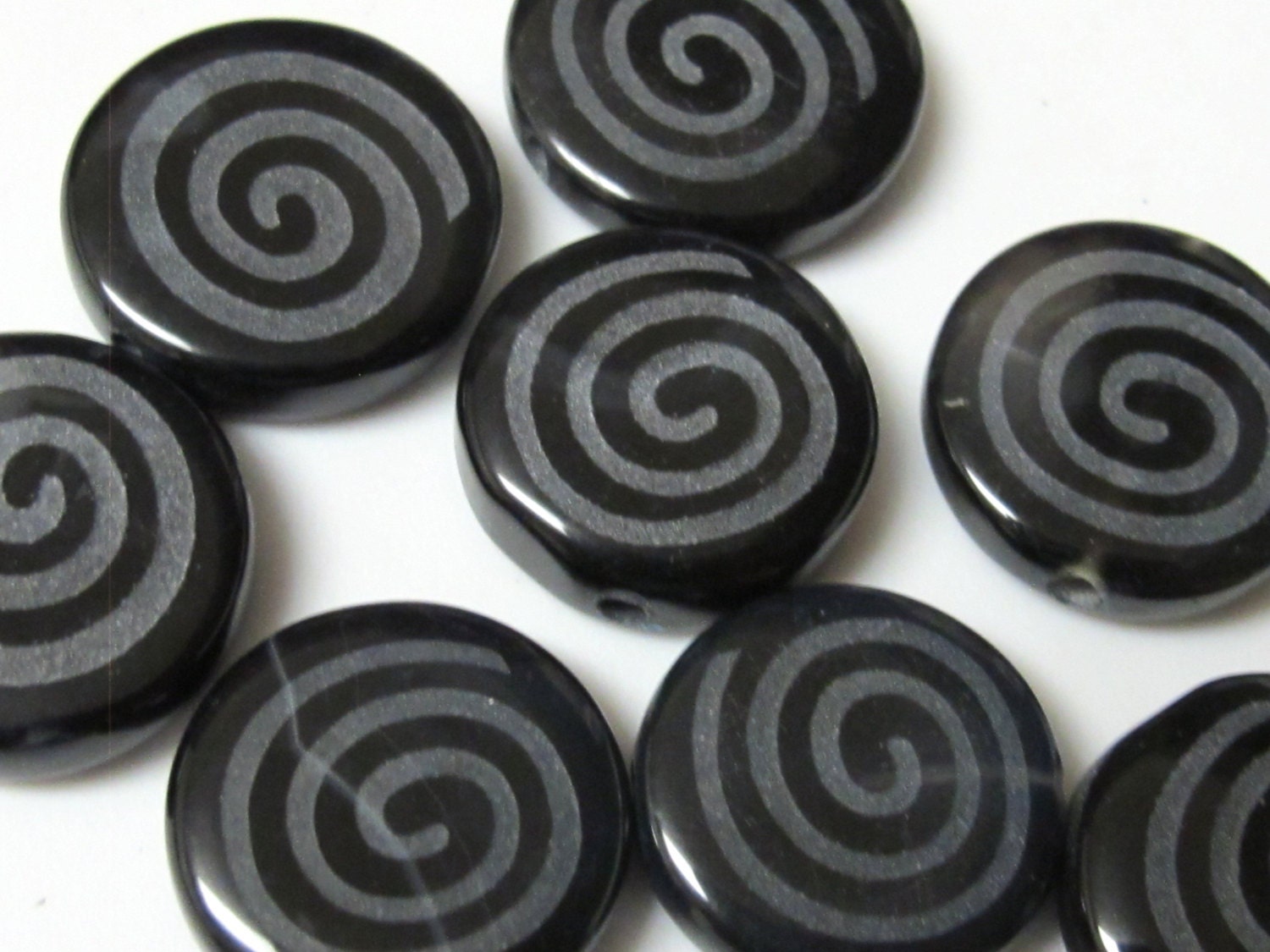 6 Beads-Spiral design etched Black Onyx gemstone beads - GM248