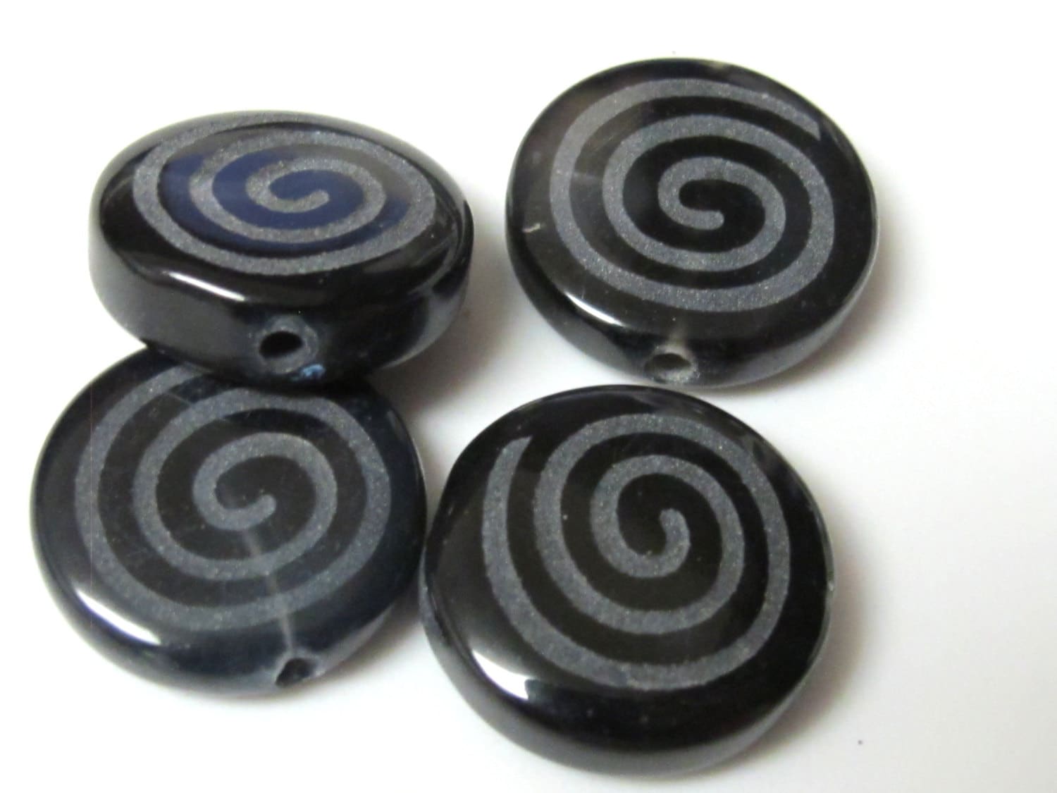 6 Beads-Spiral design etched Black Onyx gemstone beads - GM248