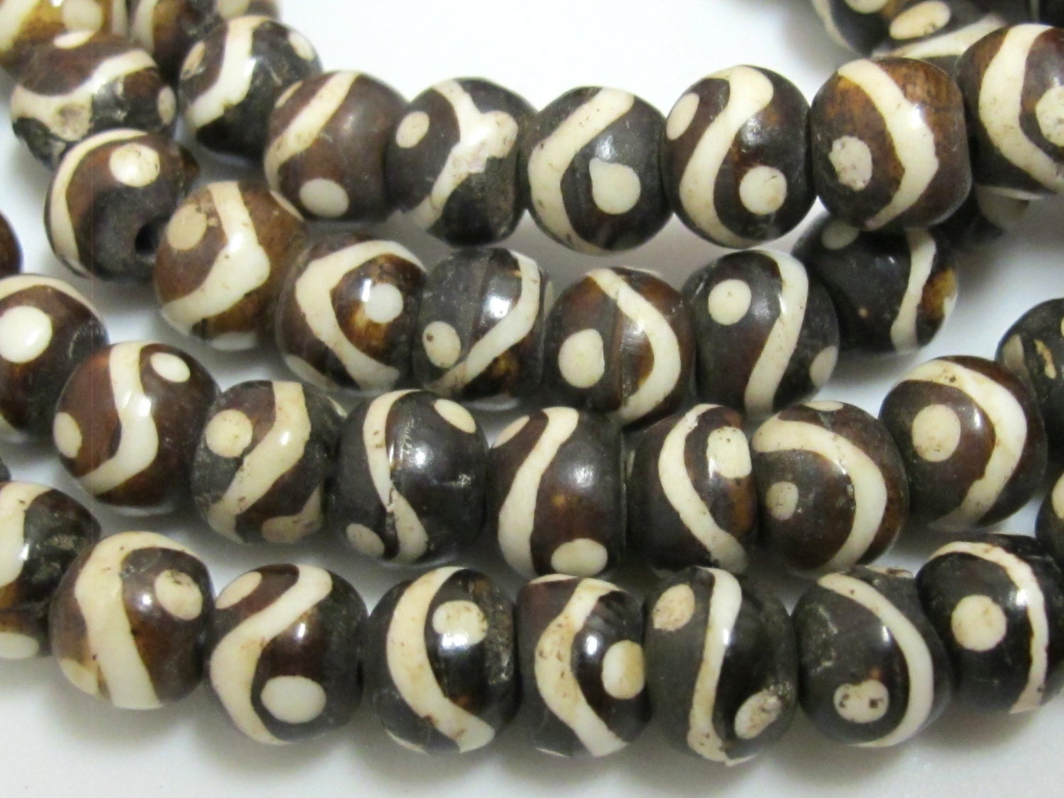 10 beads - Tibetan Yin Yang design recycled cattle bone mala beads supply 8 mm size - ML004B