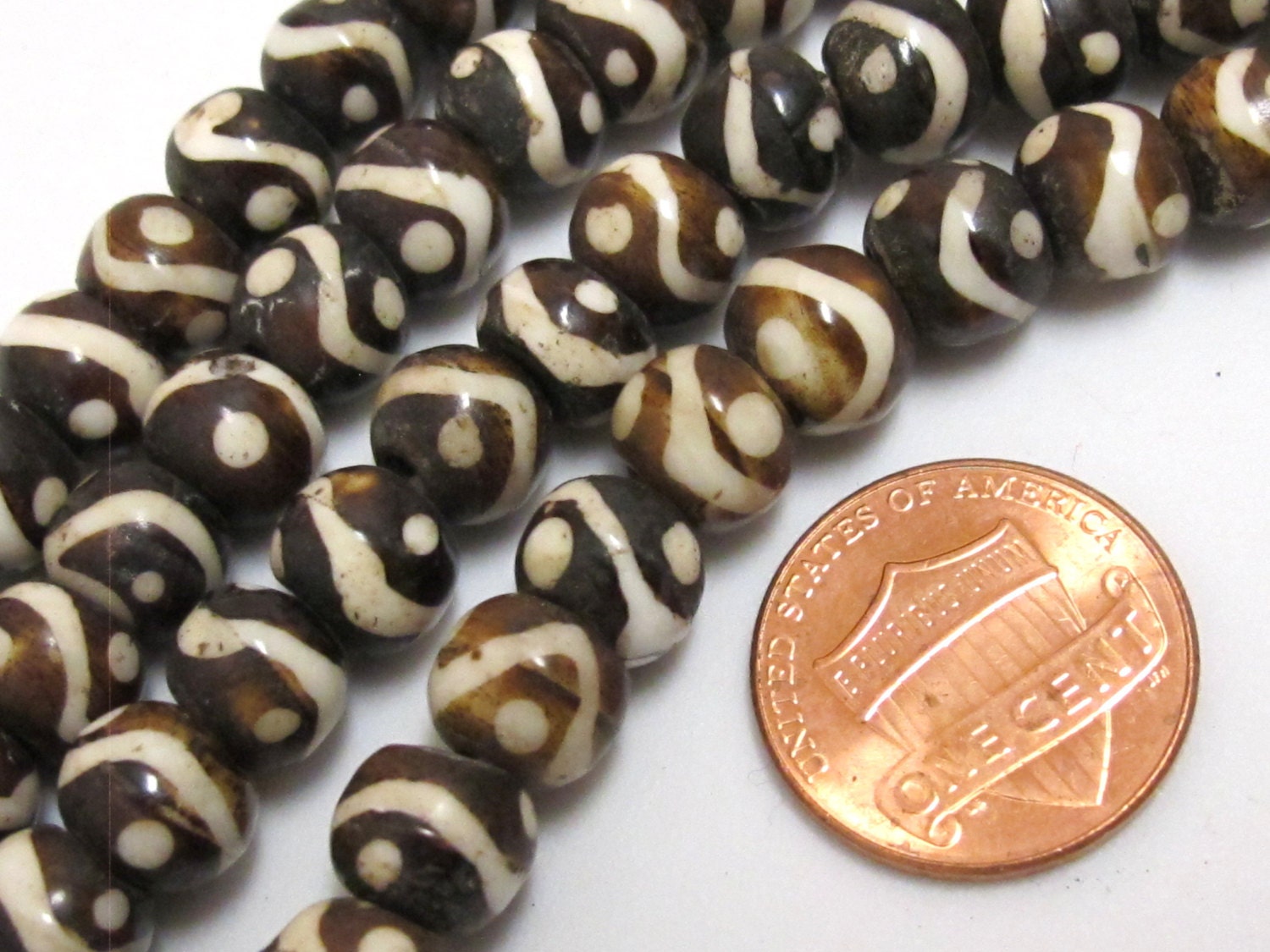 10 beads - Tibetan Yin Yang design recycled cattle bone mala beads supply 8 mm size - ML004B