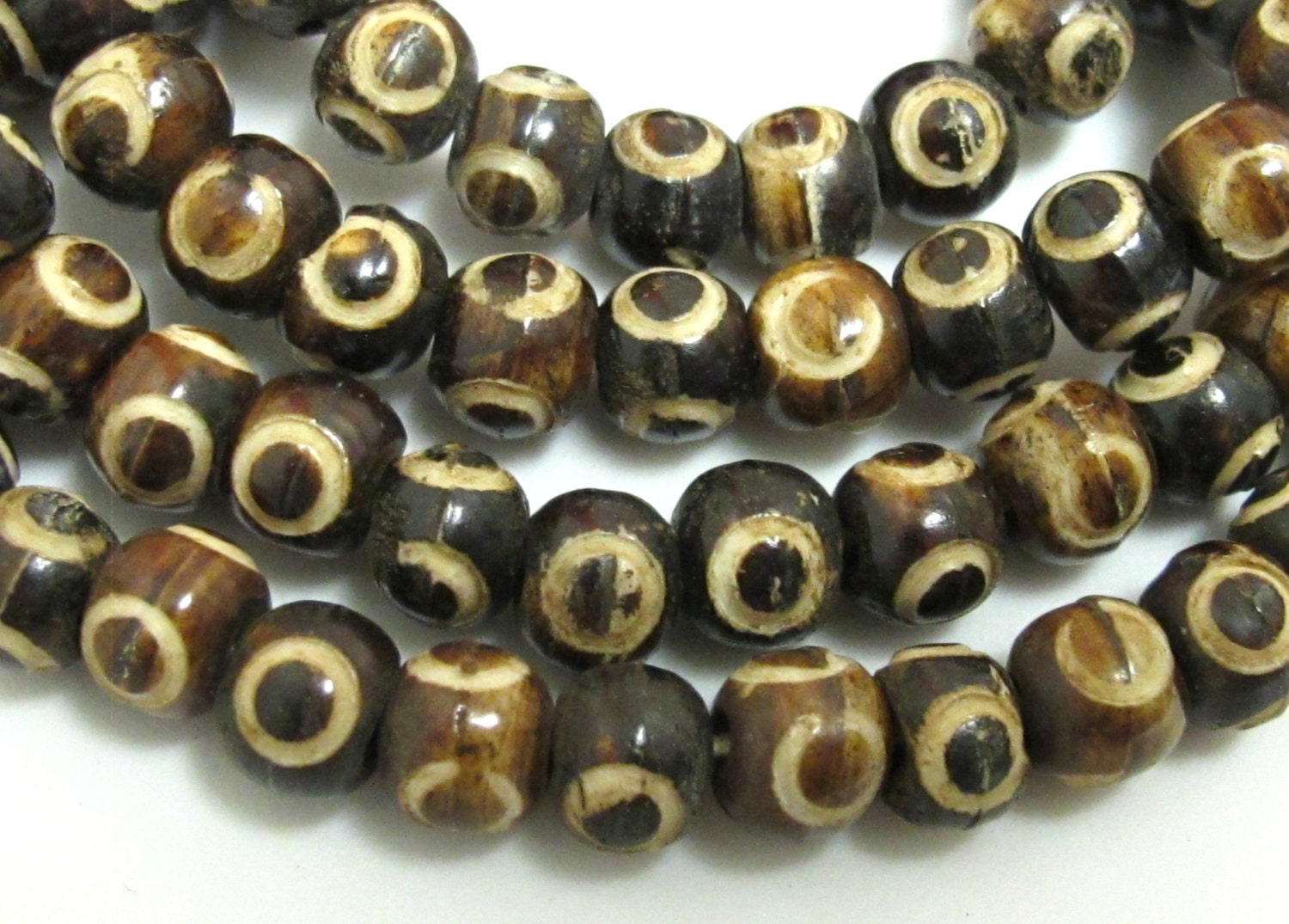10 beads Tibetan carved circles design recycled cattle bone mala beads supply 8 mm size Nepal beads - ML001