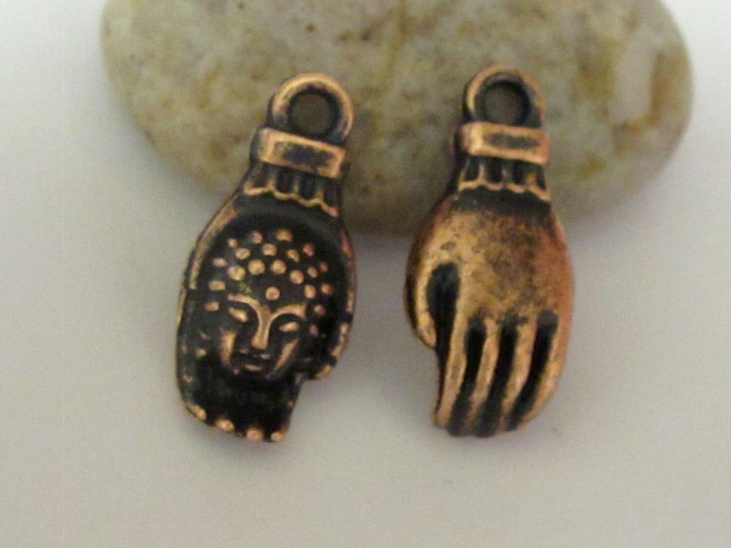 10 charms - Buddha hand rustic copper tone mala making charms - BD443