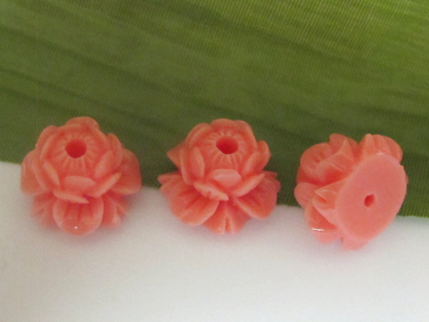 Pink lotus resin beads - 2 beads - BD446A