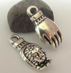 10 pieces - Silver tone Buddha Hand charms - BD445