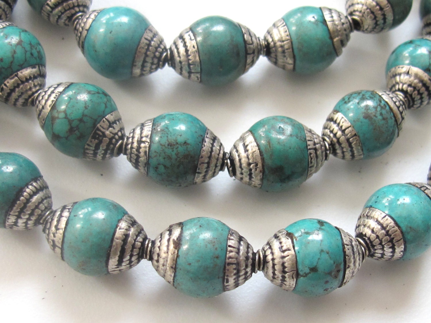 Capped Tibetan turquoise gemstone beads from Nepal - 4 beads - BD451