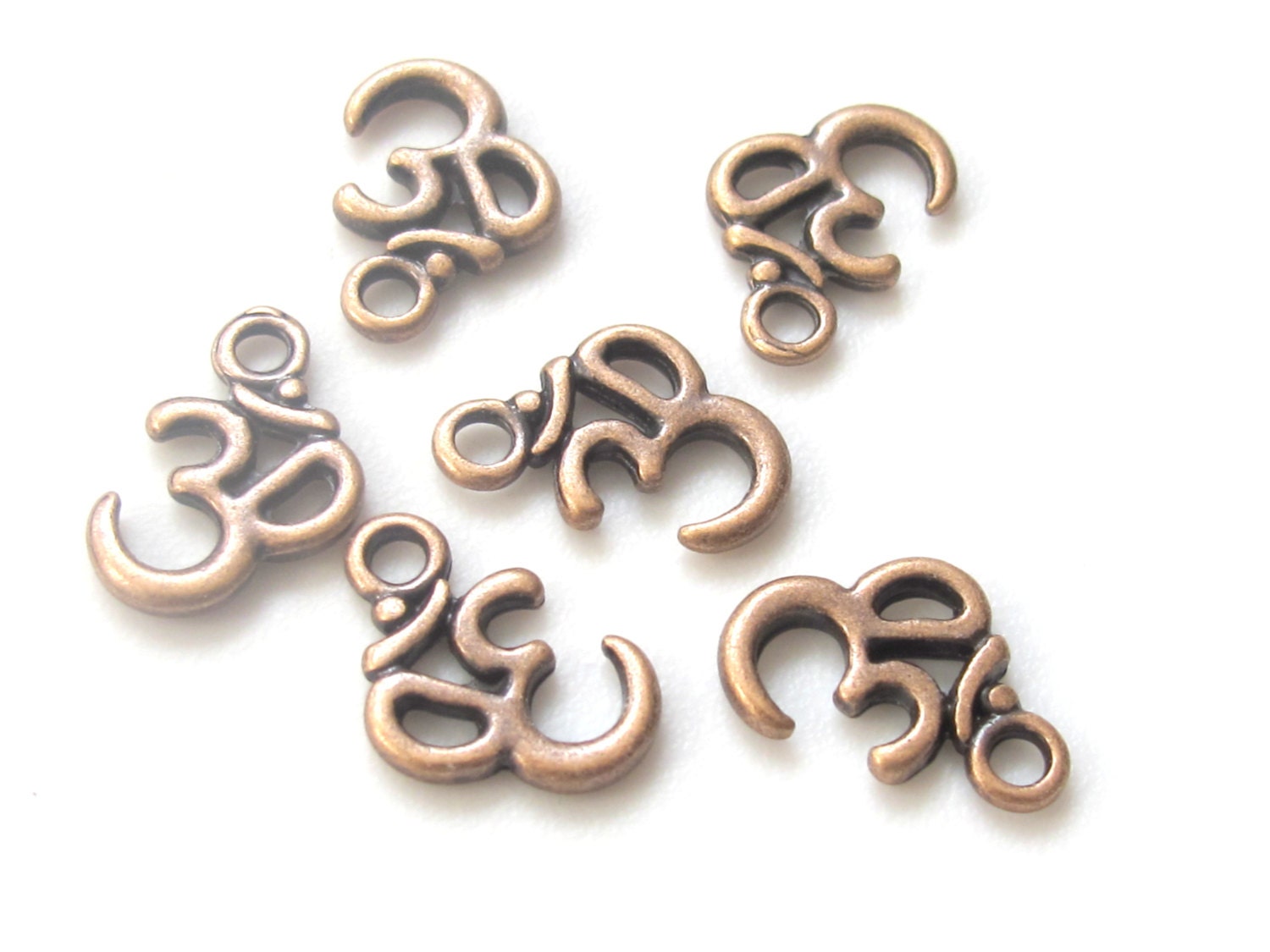 5 charms - Copper tone yoga meditation om metal charms beads - BD456