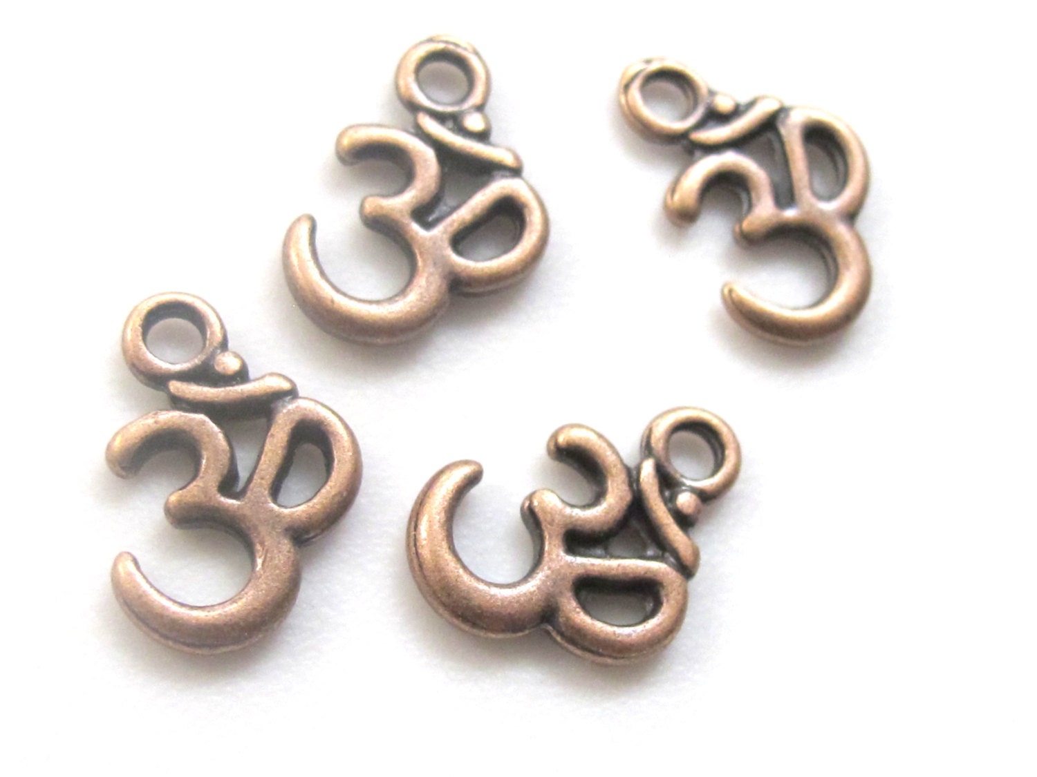 5 charms - Copper tone yoga meditation om metal charms beads - BD456