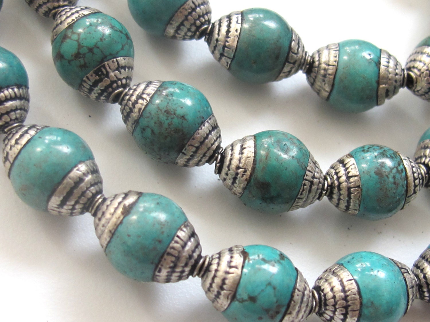 4 Beads -Capped Tibetan turquoise gemstone beads from Nepal - BD451