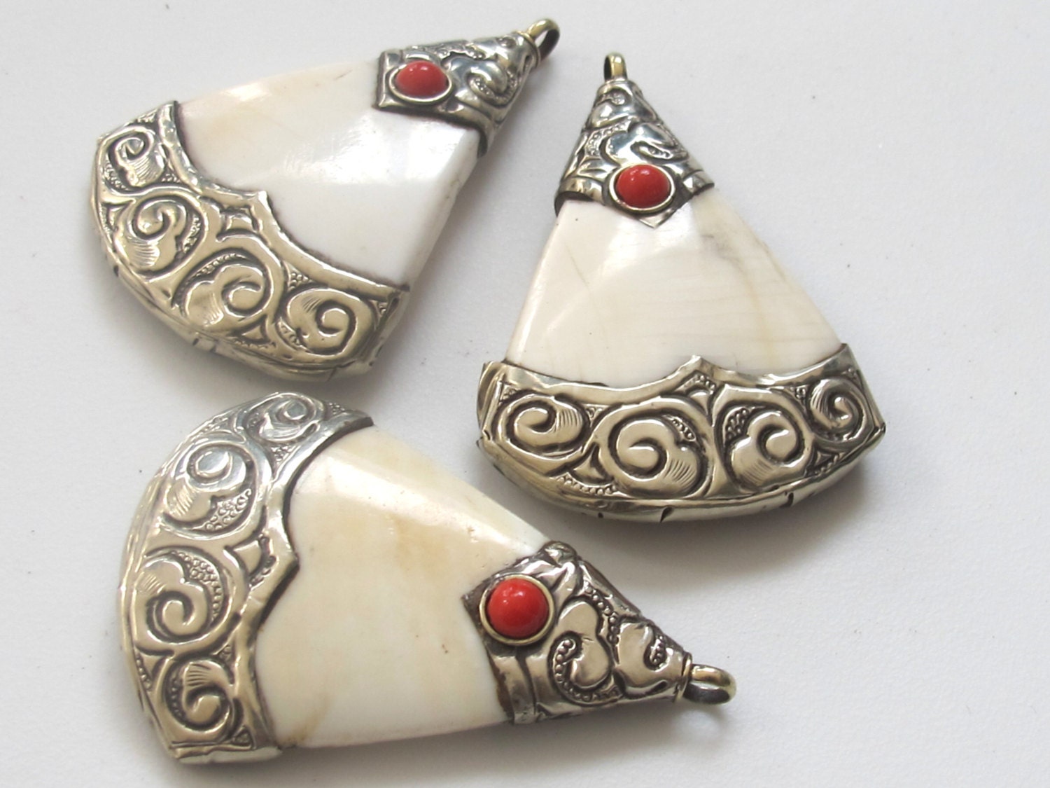 Triangle shape Tibetan silver encased naga conch shell pendant - 1 pendant - SP019