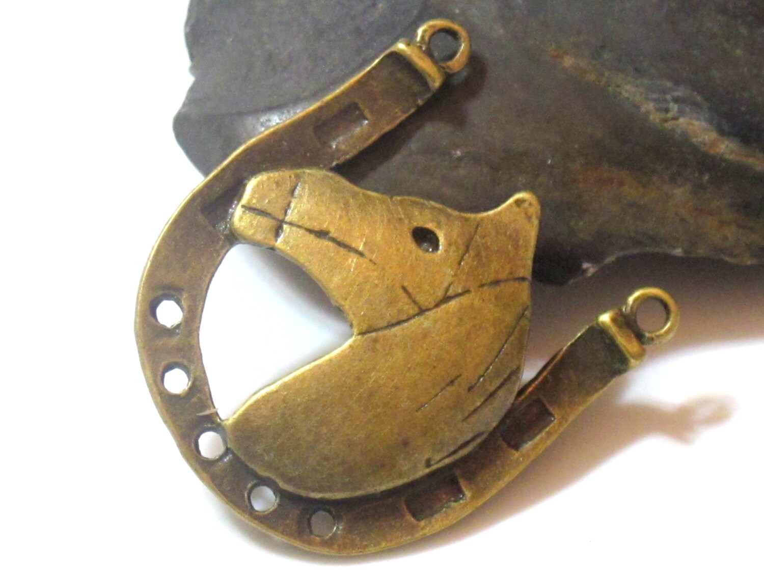 Horse shoe shape metal charm pendant - 4 pieces - BD463C