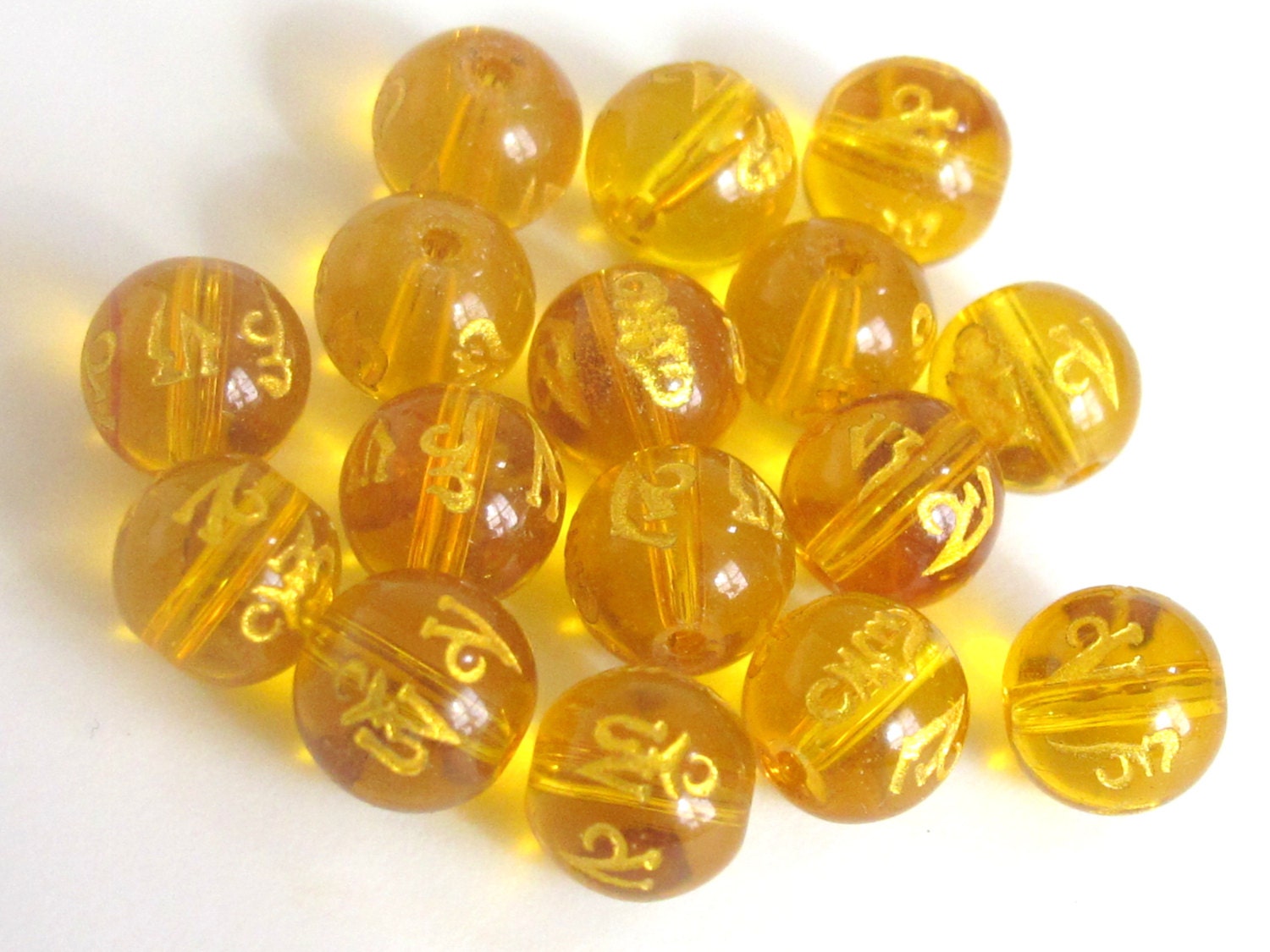 10 Beads-Tibetan om mantra etched honey golden color quartz beads 8 mm - GM260