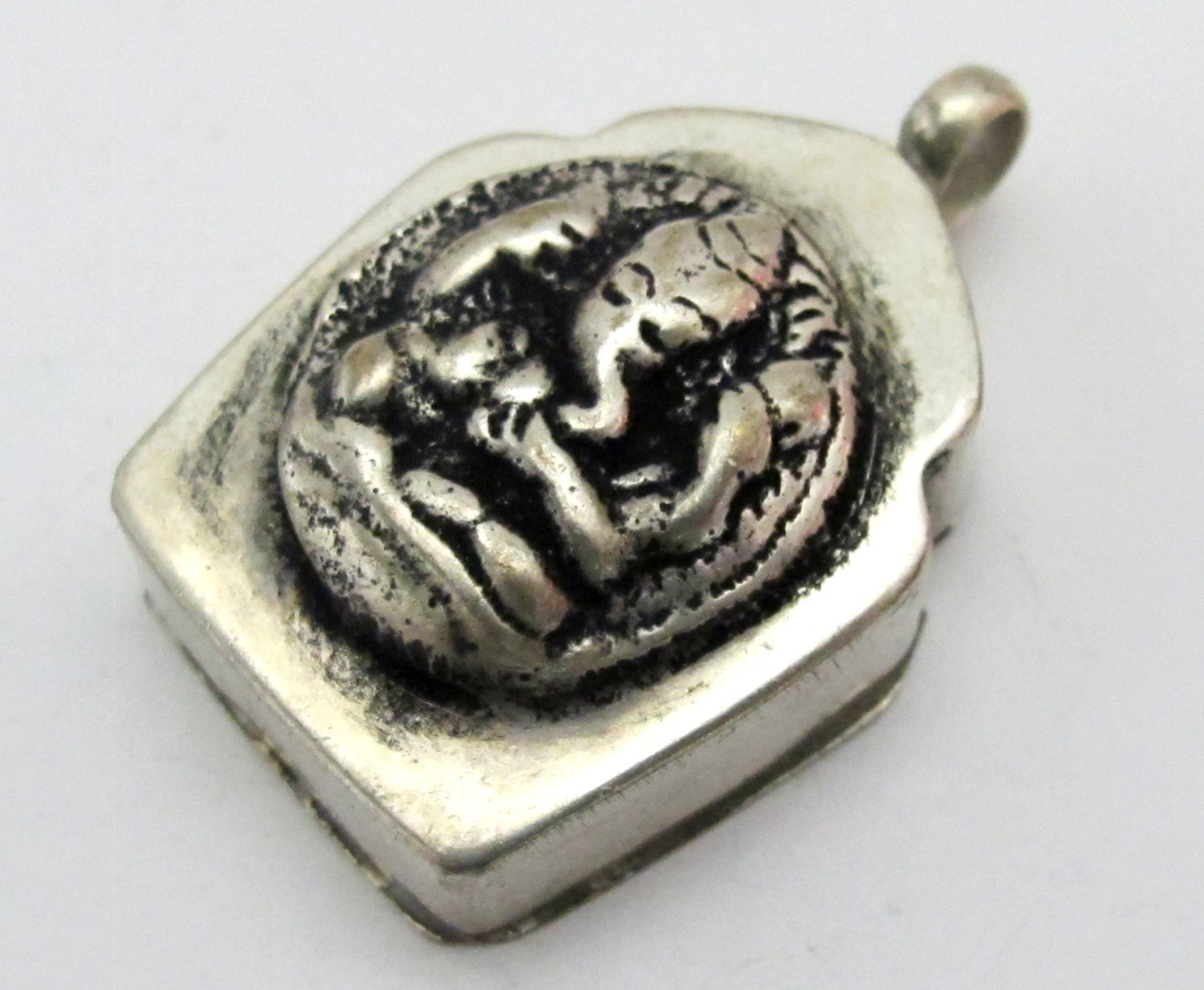 Four armed Ganesha Ghau prayer box pendant - PM178B