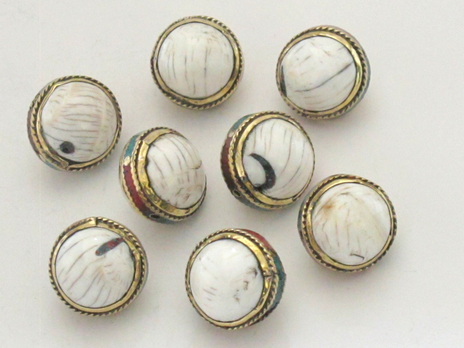 1 BEAD - Oval saucer shape ethnic naga conch shell bead in brass band with turquoise coral inlay - CH039