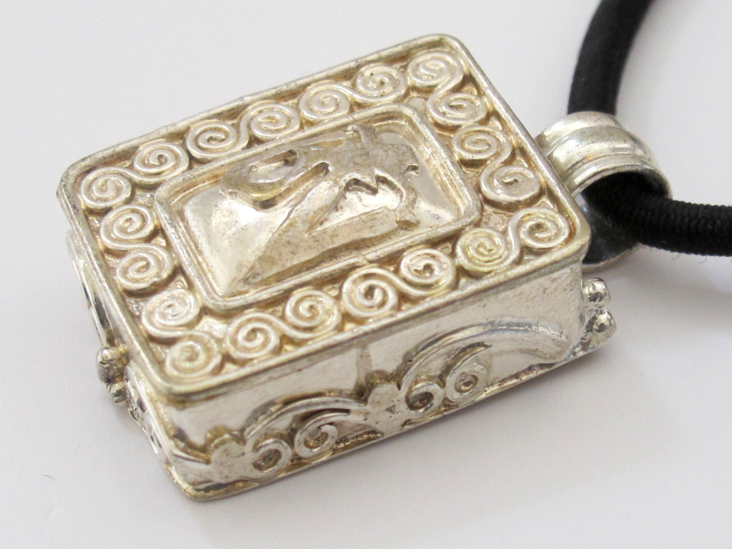 Tibetan silver Ghau prayer box Om mantra with double spiral design pendant - PM191C