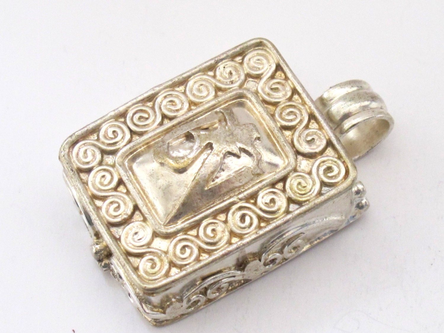 Tibetan silver Ghau prayer box Om mantra with double spiral design pendant - PM191C