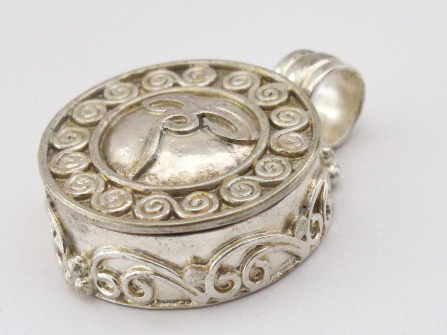 Round shape Tibetan antiqued silver finish Ghau prayer box pendant with buddha eyes symbol and double spiral design - PM191H