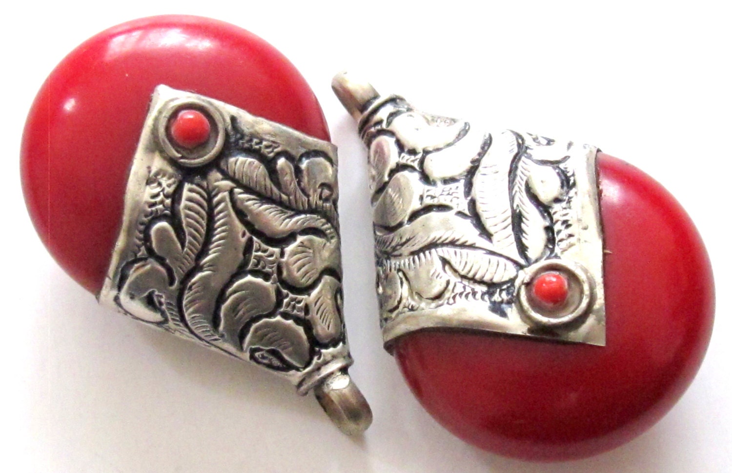 Large Tibetan antiqued silver finish red resin reversible pendant with floral design on bail - 1 Pendant - PM196