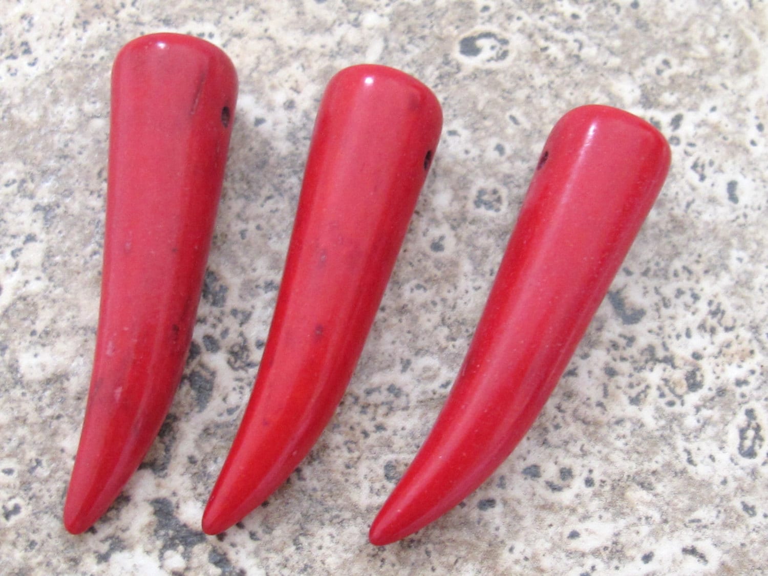 Red color long tooth shape pendant sticks - 2 beads - GM266