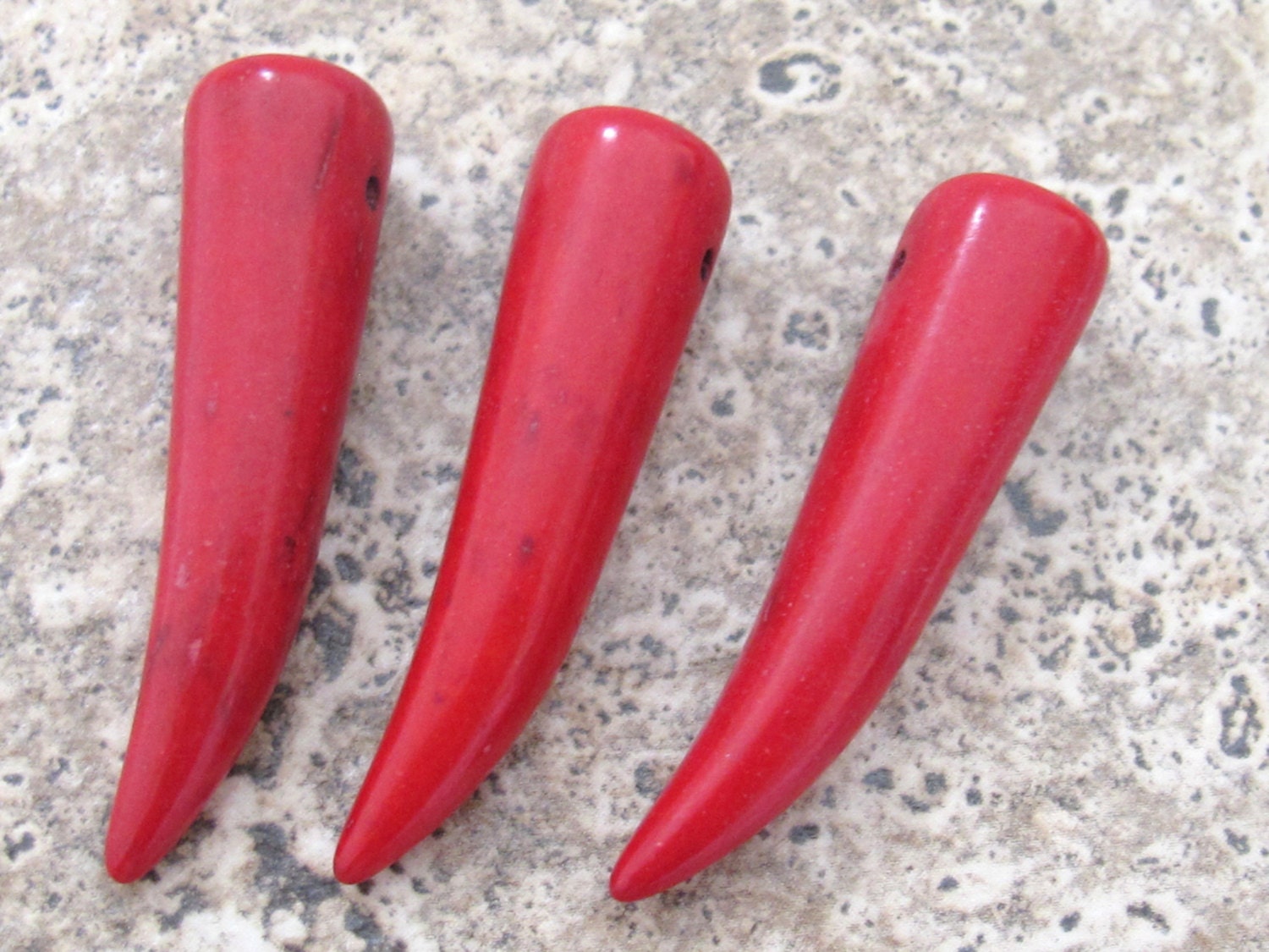 Red color long tooth shape pendant sticks - 2 beads - GM266