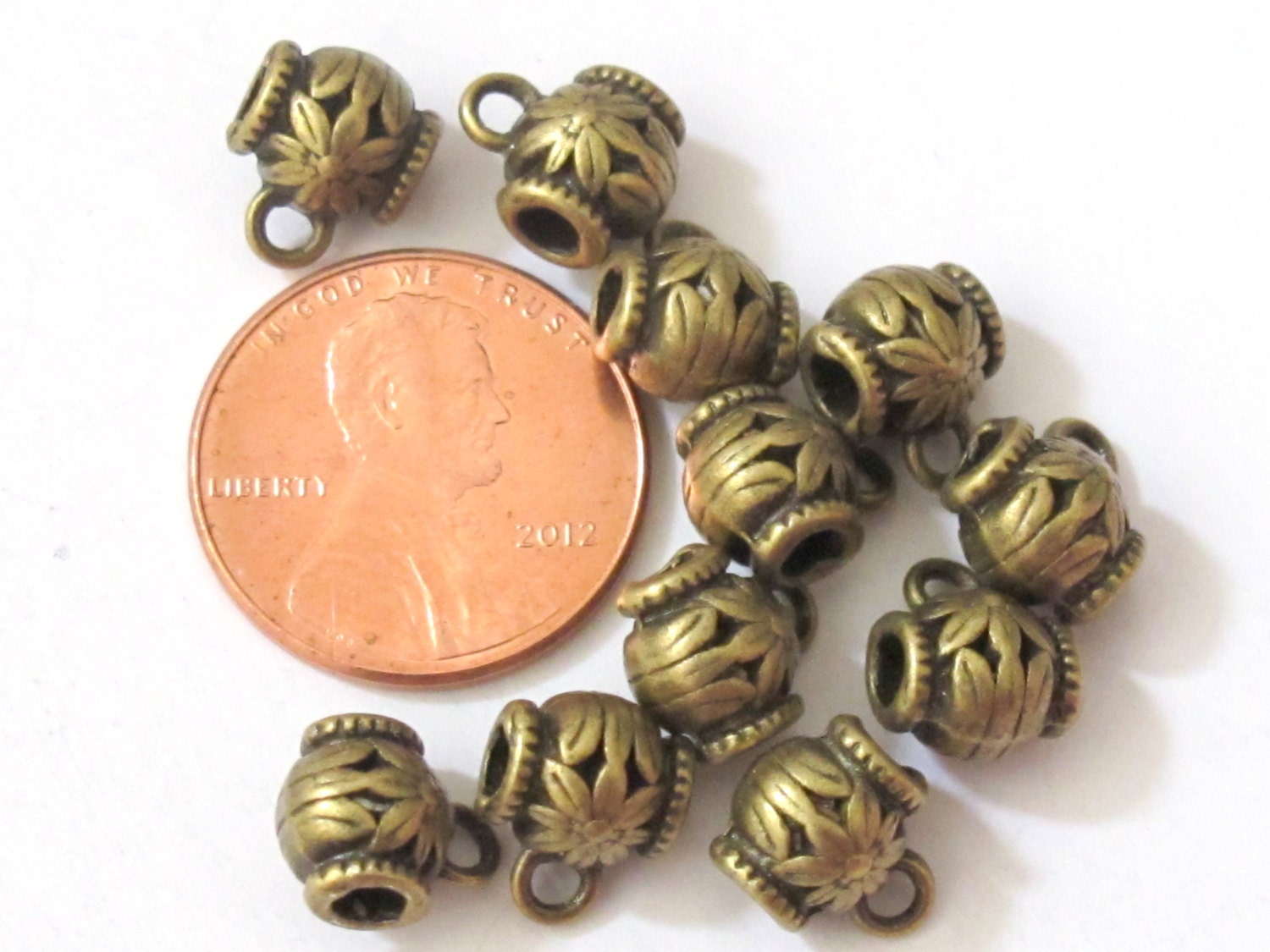 4 BEADS - Floral design Bronze connector bail beads - BD509