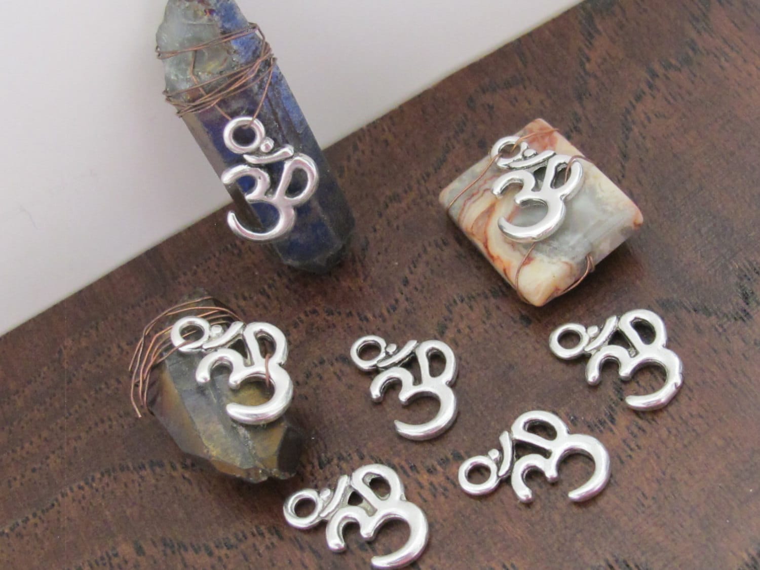 20 Charms - Silver tone yoga meditation om metal charms beads - BD459