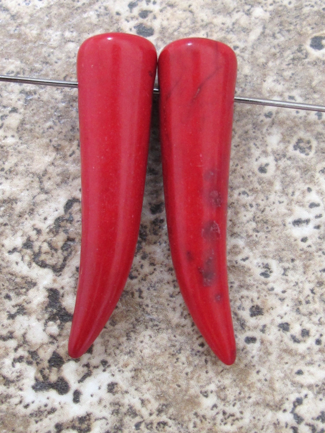 Red color long tooth shape pendant sticks - 2 beads - GM266