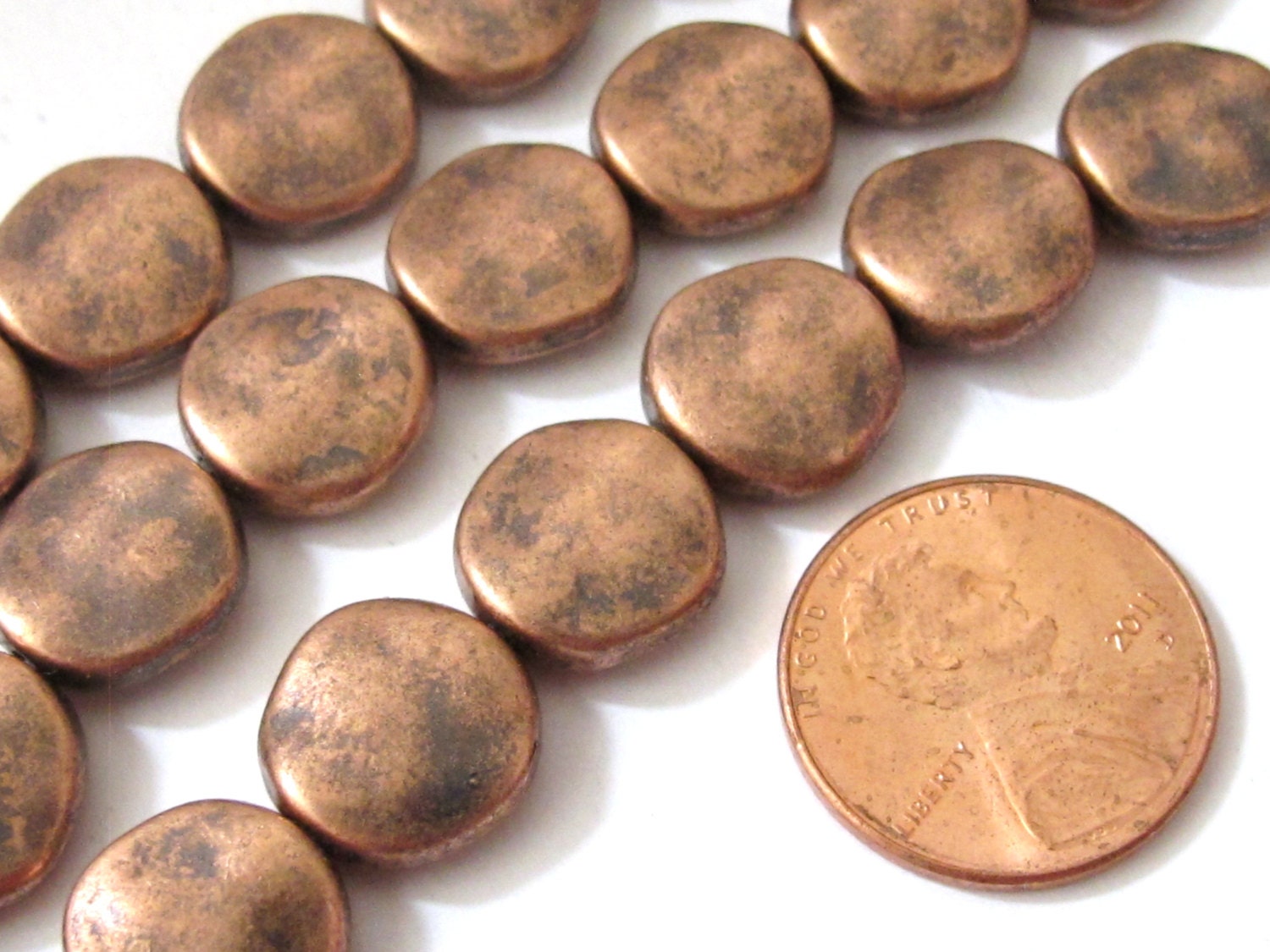 10 beads - Rustic look copper finish flat disc metal beads - BD507