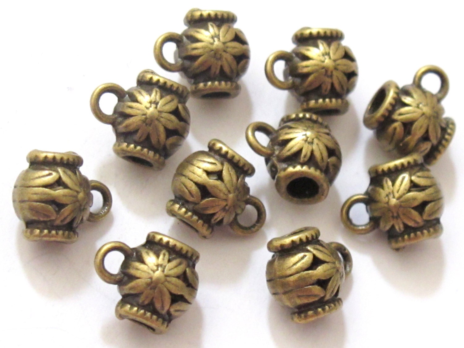 4 BEADS - Floral design Bronze connector bail beads - BD509