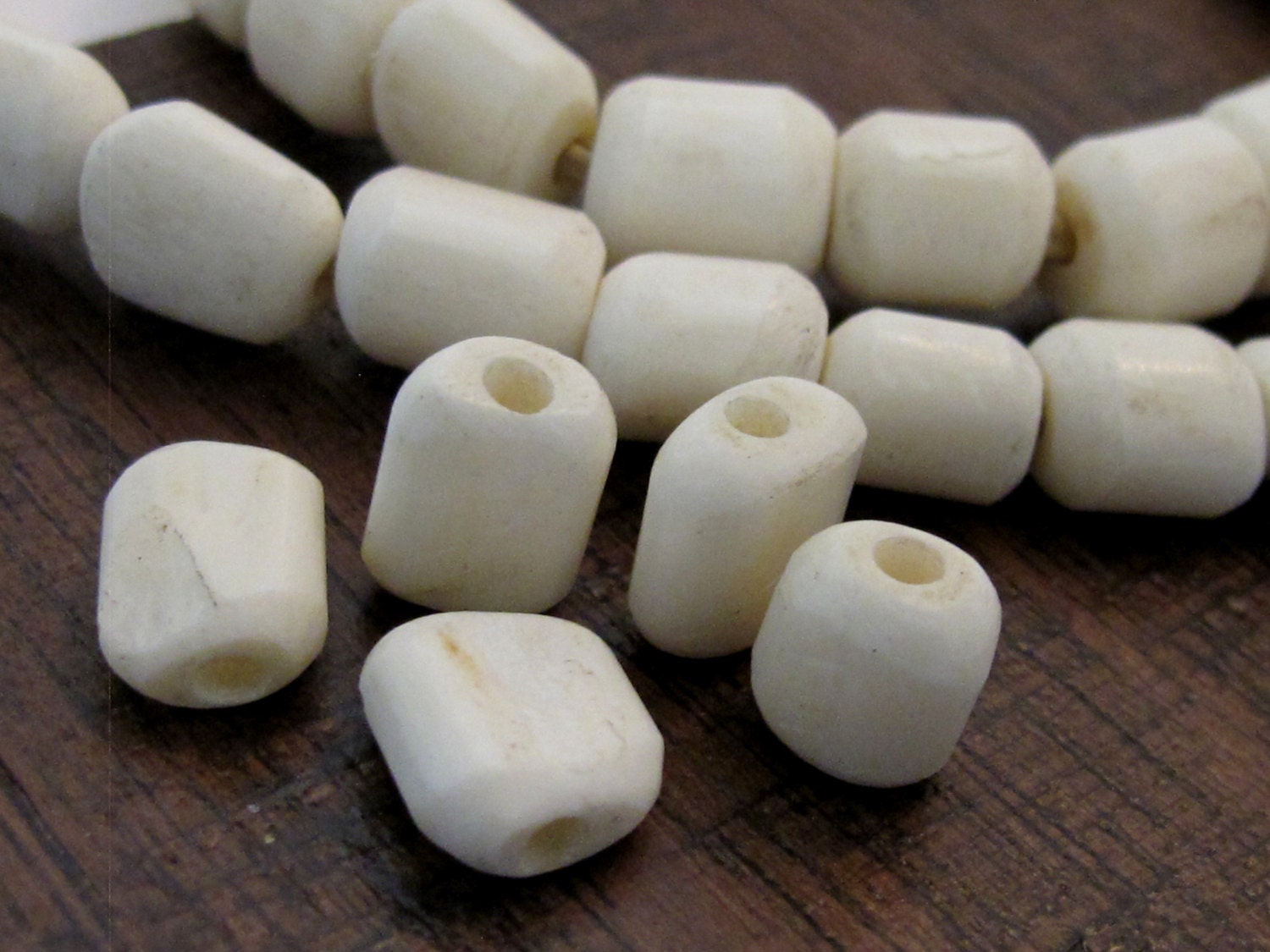 8 Beads - old barrel shape cream color bone beads - BD226