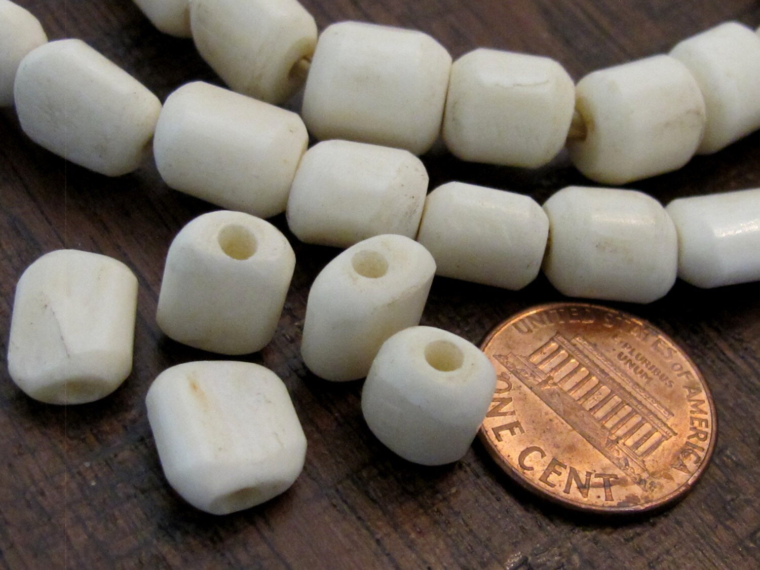 8 Beads - old barrel shape cream color bone beads - BD226