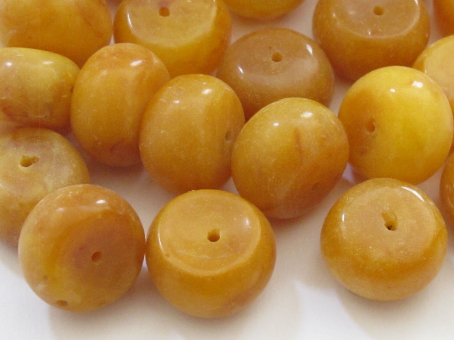 10 BEADS - Thick Small size Tibetan resin bead - BD536