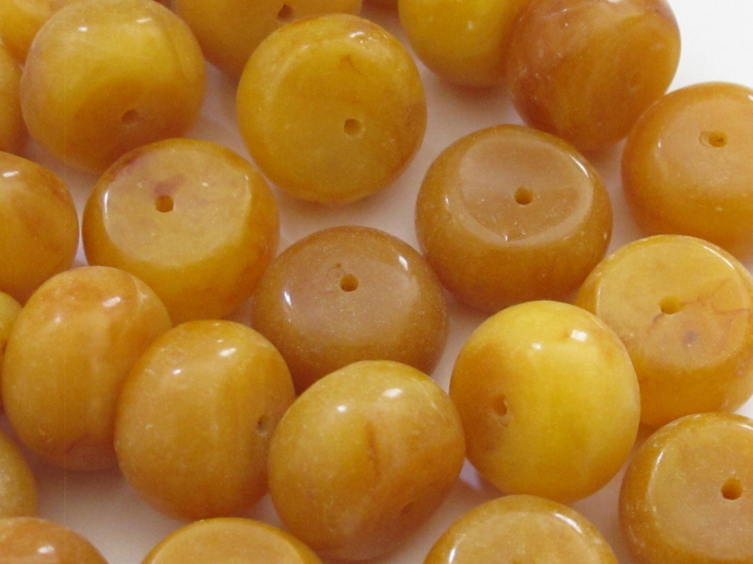 10 BEADS - Thick Small size Tibetan resin bead - BD536