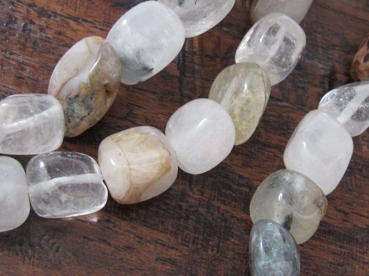 10 beads - Natural quartz beads from Nepal - GM281