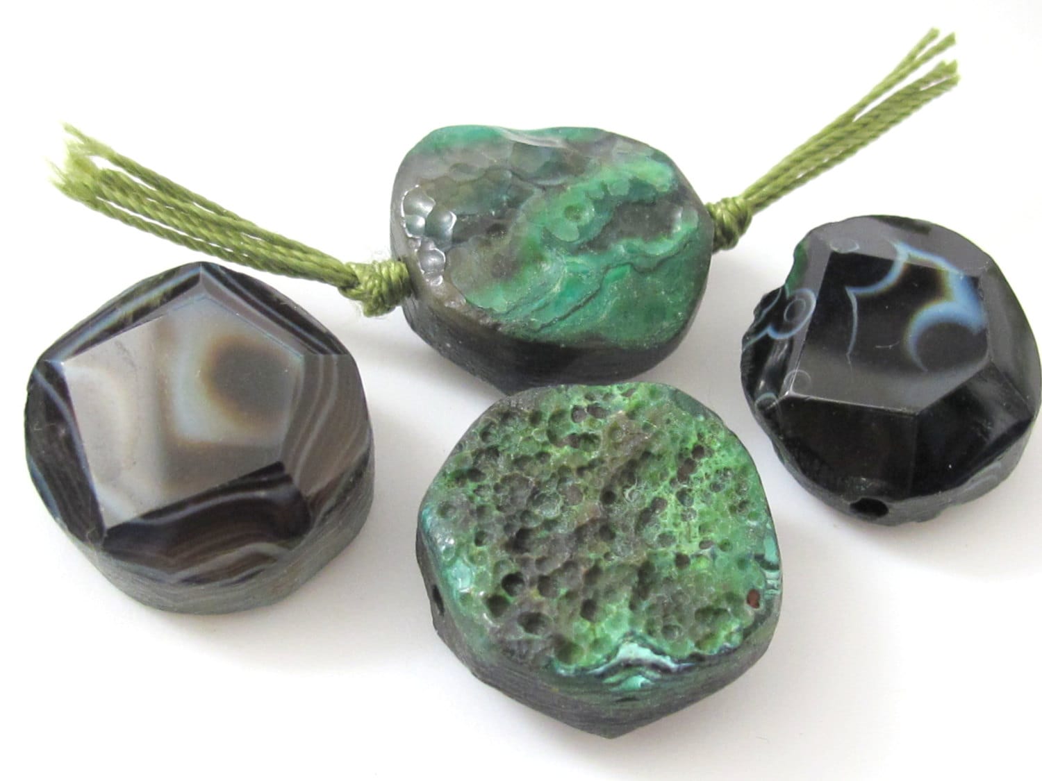 1 BEAD - Large size oval reversible Green color Natural rough agate coin slab beads and facet cut smooth on reverse side - GM289C