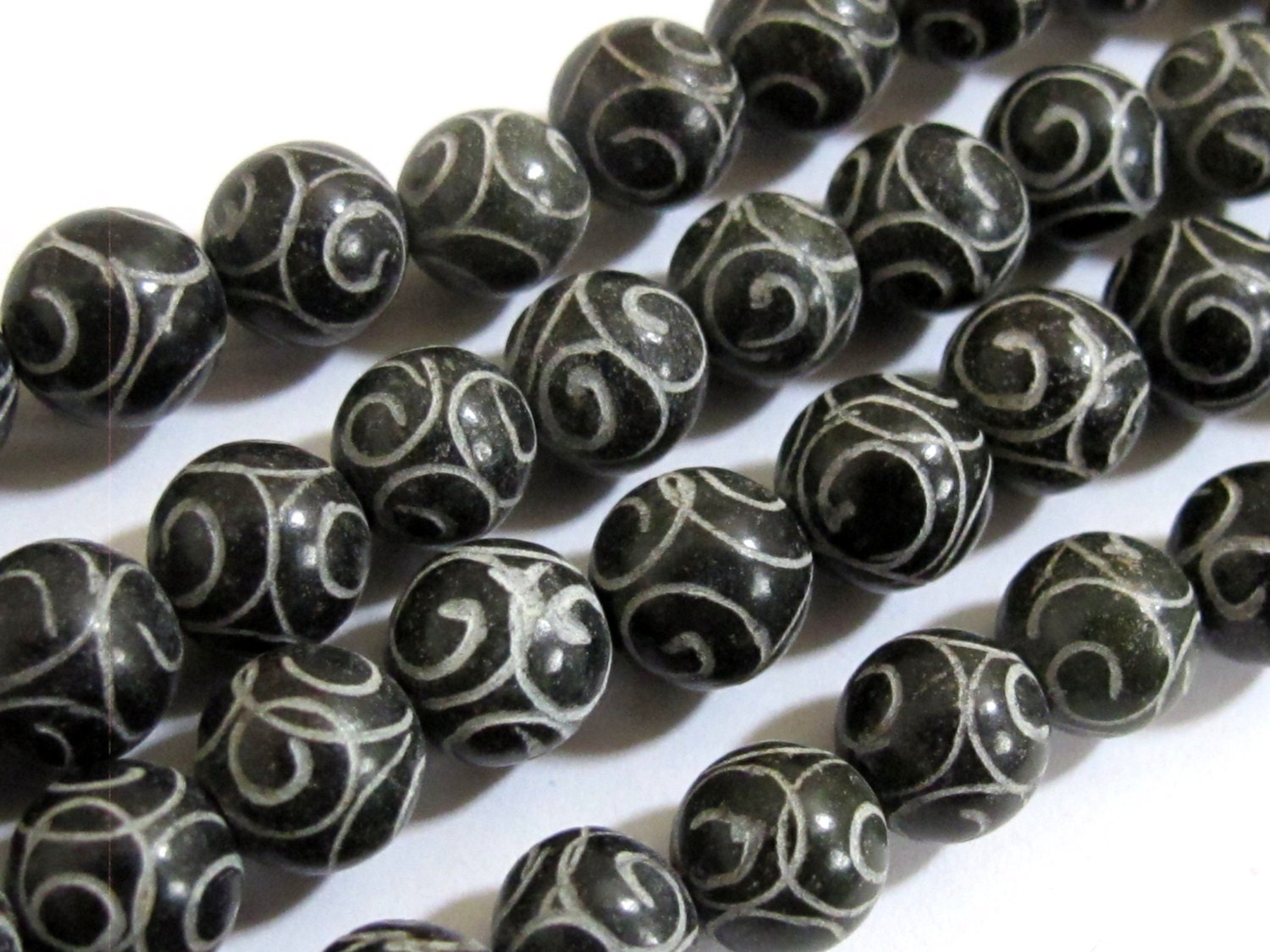8 Beads-Ethnic carved Tibetan Jade gemstone beads - 8 mm size - GM003A