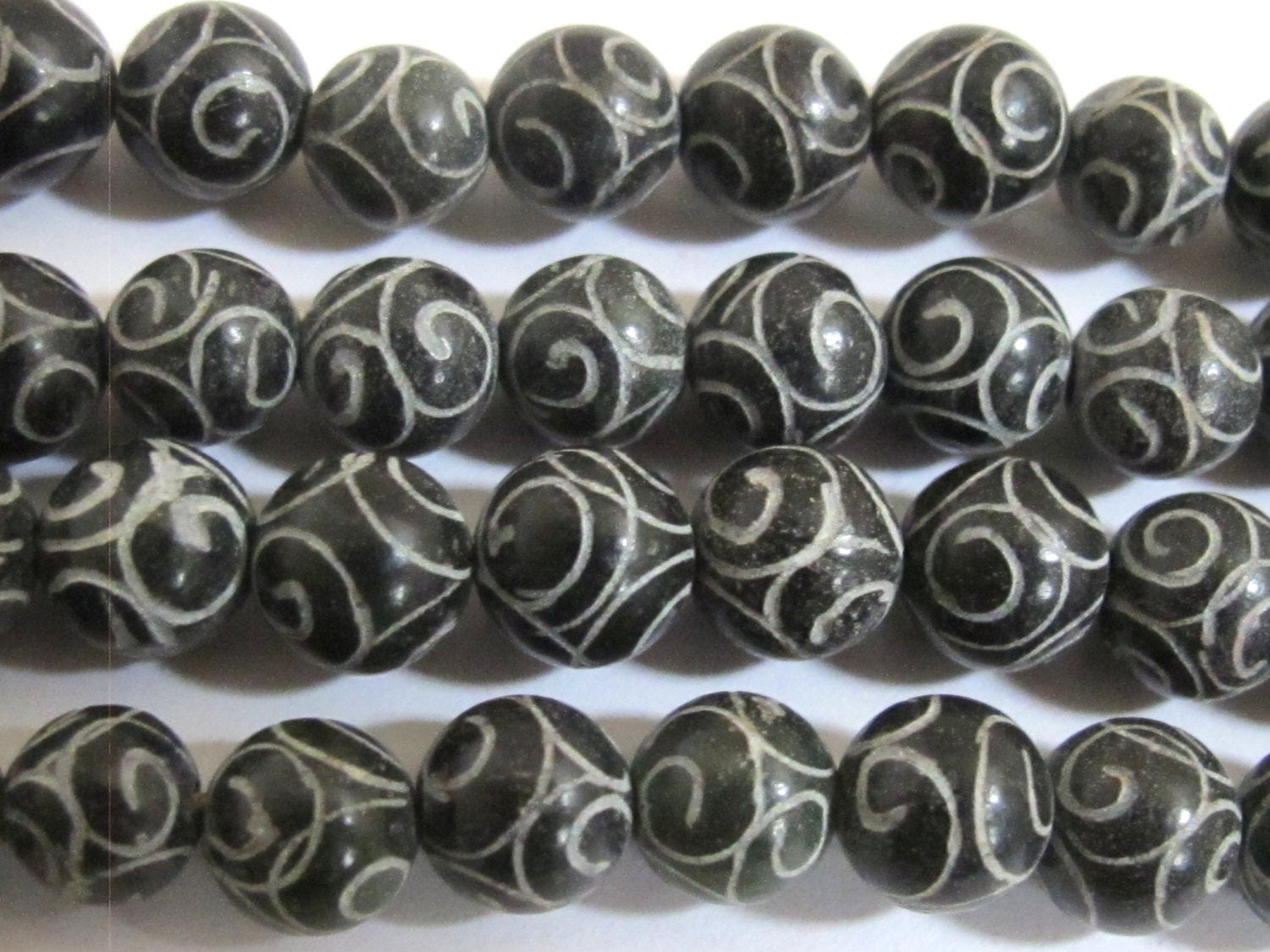 8 Beads-Ethnic carved Tibetan Jade gemstone beads - 8 mm size - GM003A