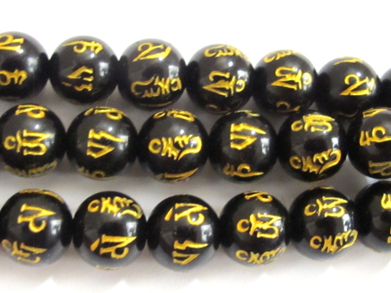 4 Beads-Tibetan om mantra etched black agate quartz beads 10 mm - GM230A