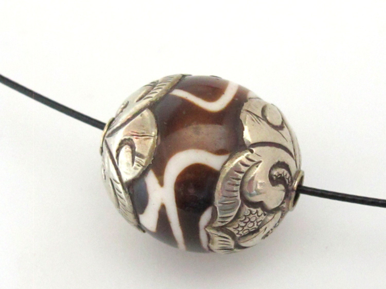 1 BEAD - Thick Tibetan silver capped batik dzi design bone bead - BD568