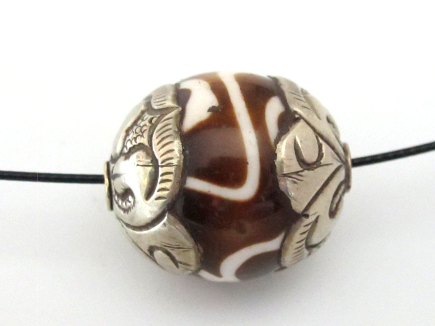 1 BEAD - Thick Tibetan silver capped batik dzi design bone bead - BD568