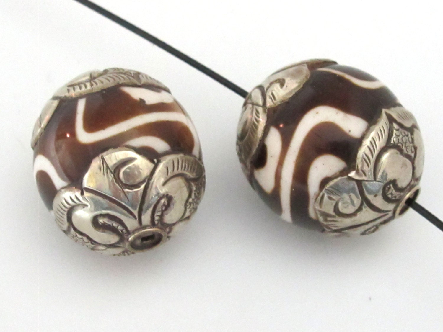 1 BEAD - Thick Tibetan silver capped batik dzi design bone bead - BD568