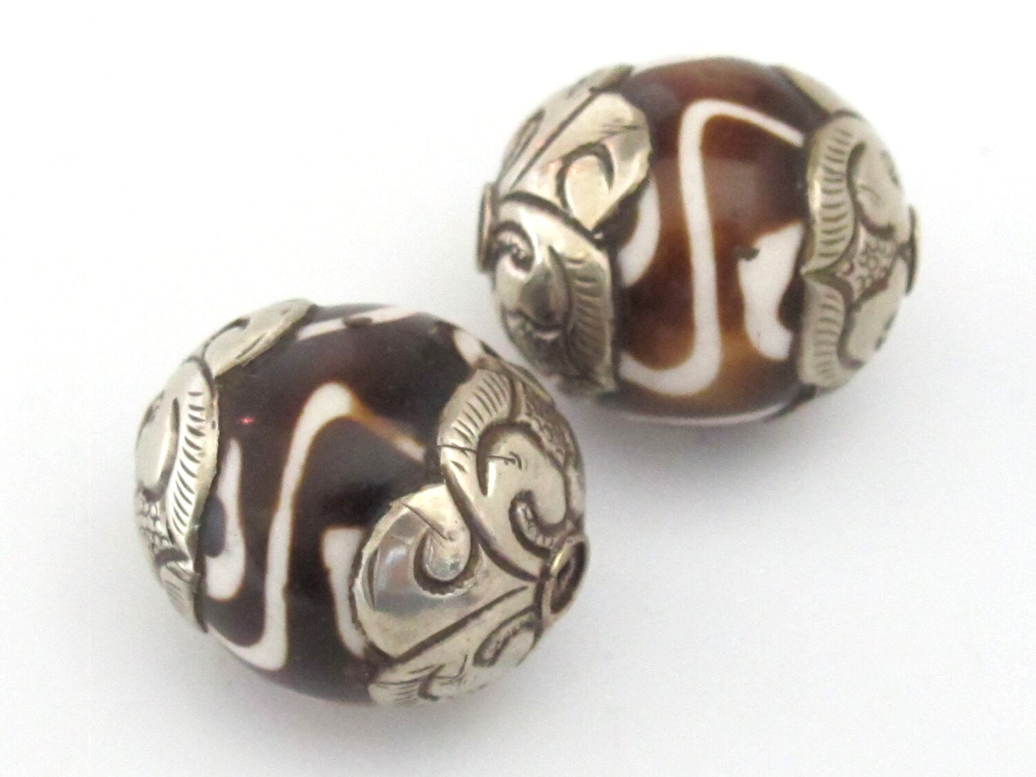 1 BEAD - Thick Tibetan silver capped batik dzi design bone bead - BD568