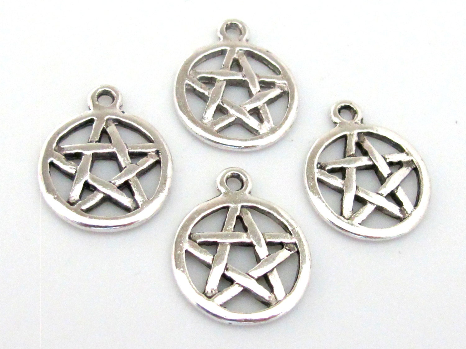 10 Pieces -Star round silver tone disc charms - BD571