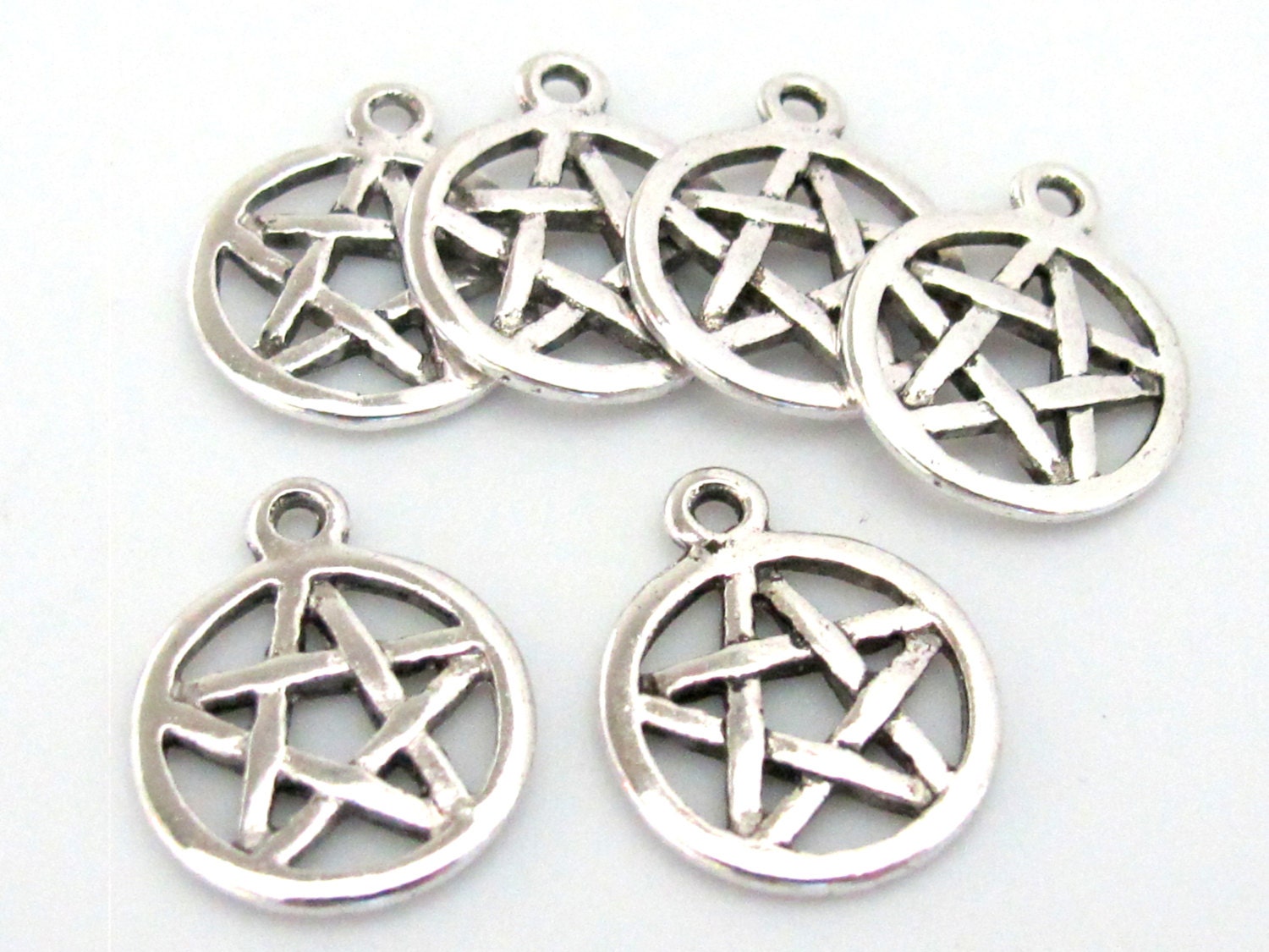10 Pieces -Star round silver tone disc charms - BD571