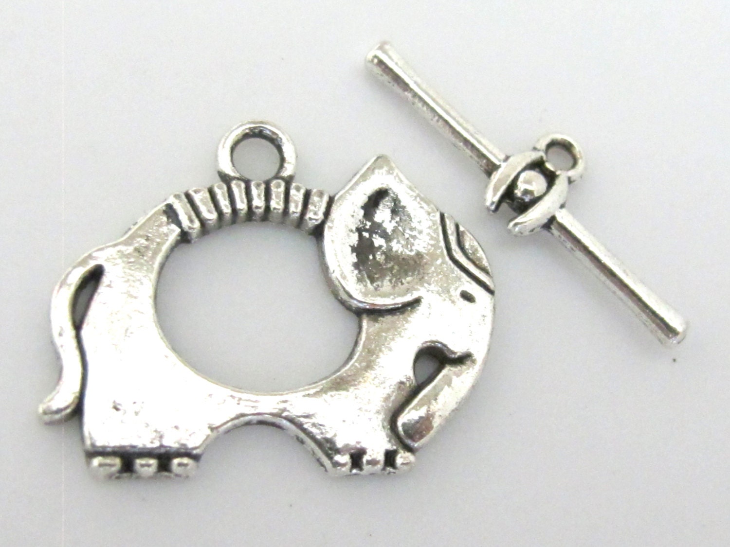 2 clasp sets - Silver tone elephant toggle clasp - BD572